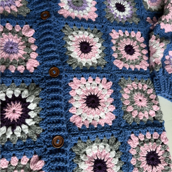 New women's crochet handmade xl granny square longer cardigan with buttons - Picture 11 of 13